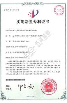 一种具有仰拱平面摊铺功能的栈桥
