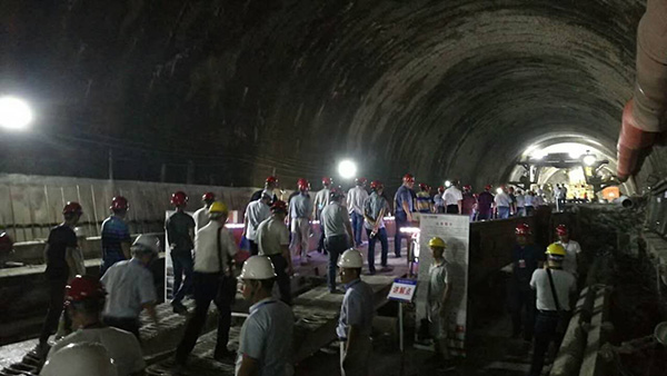 湖南五新模板有限公司栈桥产品观摩会现场照片.jpg