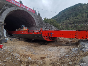 中铁七局承建白家山隧道出口施工案例