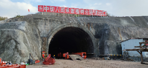 中铁八局西延铁路承建槐树台隧道出口