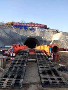 中铁二局承建西延铁路东汉寨隧道进口